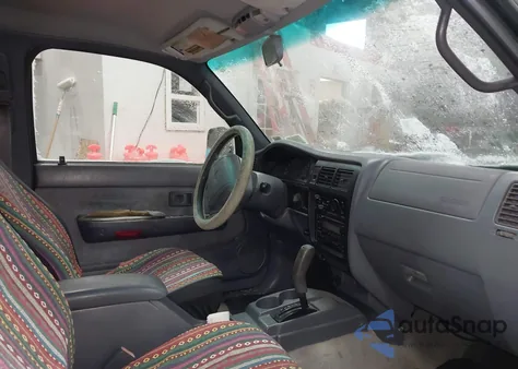 2000 Toyota Tacoma Prerunner V6 из США, поврежденный, VIN 4TASN92N6YZ584396